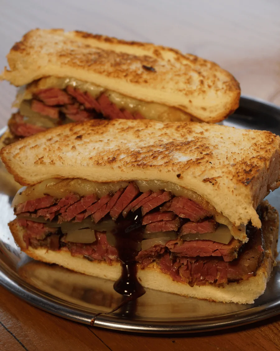 Pastrami Sandviç sunumu